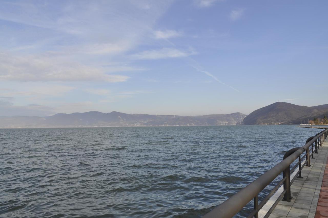 Apartman "Soba Sa Pogledom" Golubac Exteriör bild
